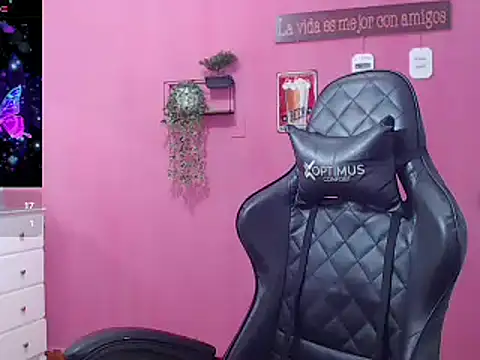 Snapshot of Anttonella_Pons chatting on 03/18/25, 03:10 Anttonella Pons online show from 03/18/25, 03:10