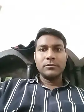 Snapshot of vikesh05 chatting on 11/28/25, 08:44 vikesh05 online show from 11/28/25, 08:44