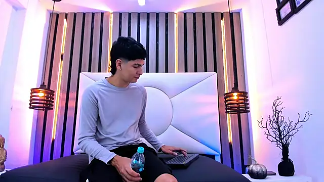 Jhojan twink online show from 10/24/25, 12:23