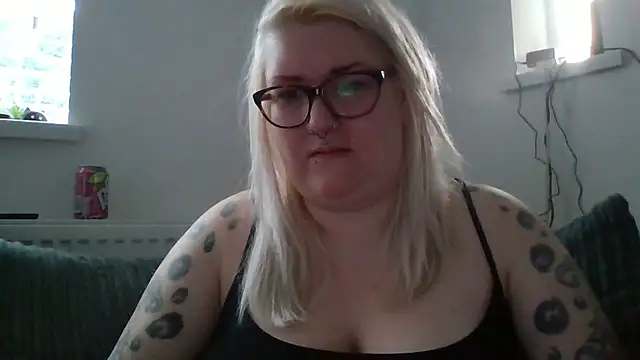 Snapshot of Sizzling_Indie36 chatting on 03/22/25, 05:52 Sizzling Indie36 online show from 03/22/25, 05:52