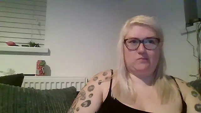 Snapshot of Sizzling_Indie36 chatting on 03/22/25, 10:48 Sizzling Indie36 online show from 03/22/25, 10:48