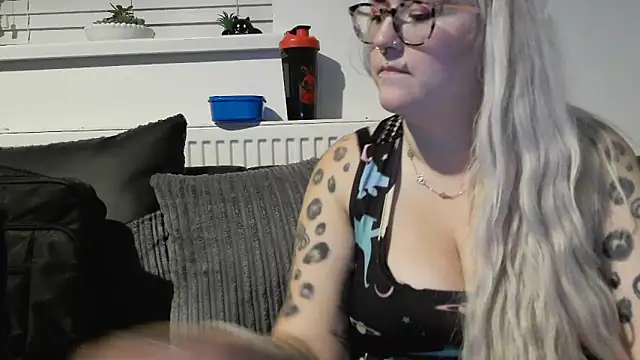 Snapshot of Sizzling_Indie36 chatting on 09/08/25, 11:37 Sizzling Indie36 online show from 09/08/25, 11:37