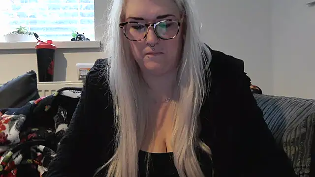 Snapshot of Sizzling_Indie36 chatting on 09/14/25, 11:20 Sizzling Indie36 online show from 09/14/25, 11:20