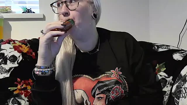 Snapshot of Sizzling_Indie36 chatting on 09/18/25, 08:38 Sizzling Indie36 online show from 09/18/25, 08:38