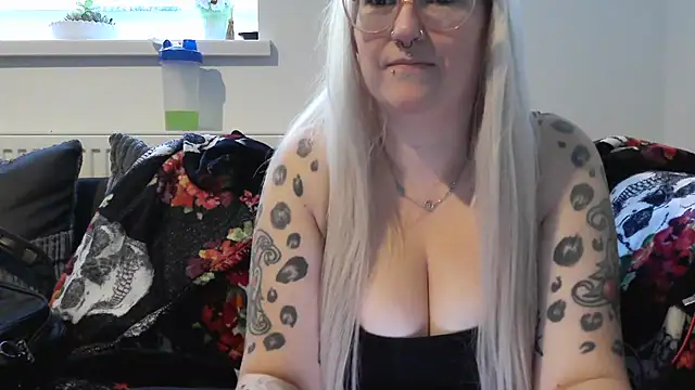 Snapshot of Sizzling_Indie36 chatting on 09/29/25, 08:19 Sizzling Indie36 online show from 09/29/25, 08:19