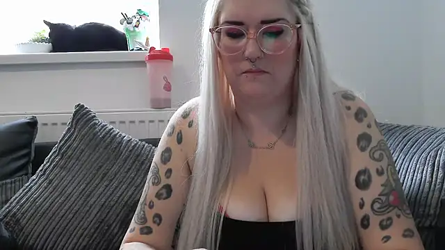 Snapshot of Sizzling_Indie36 chatting on 09/30/25, 09:36 Sizzling Indie36 online show from 09/30/25, 09:36