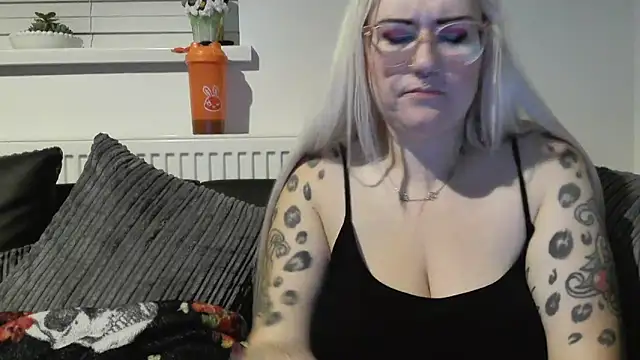 Snapshot of Sizzling_Indie36 chatting on 09/30/25, 09:42 Sizzling Indie36 online show from 09/30/25, 09:42