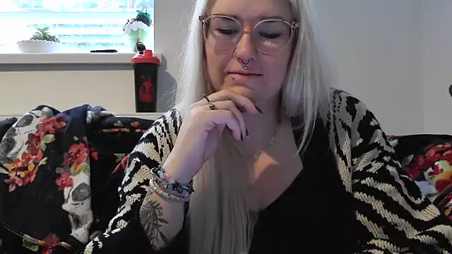 Snapshot of Sizzling_Indie36 chatting on 10/07/25, 08:11 Sizzling Indie36 online show from 10/07/25, 08:11