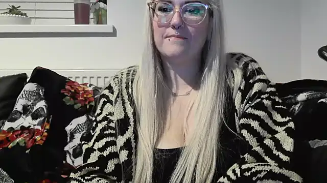 Snapshot of Sizzling_Indie36 chatting on 10/08/25, 08:50 Sizzling Indie36 online show from 10/08/25, 08:50