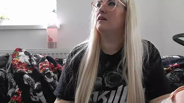 Snapshot of Sizzling_Indie36 chatting on 10/09/25, 10:02 Sizzling Indie36 online show from 10/09/25, 10:02