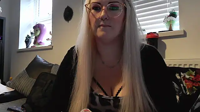 Snapshot of Sizzling_Indie36 chatting on 10/13/25, 03:34 Sizzling Indie36 online show from 10/13/25, 03:34