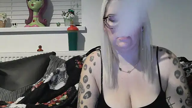 Snapshot of Sizzling_Indie36 chatting on 11/11/25, 09:26 Sizzling Indie36 online show from 11/11/25, 09:26