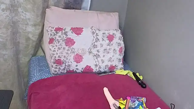 Snapshot of spicybootie chatting on 11/18/25, 05:12 spicybootie online show from 11/18/25, 05:12