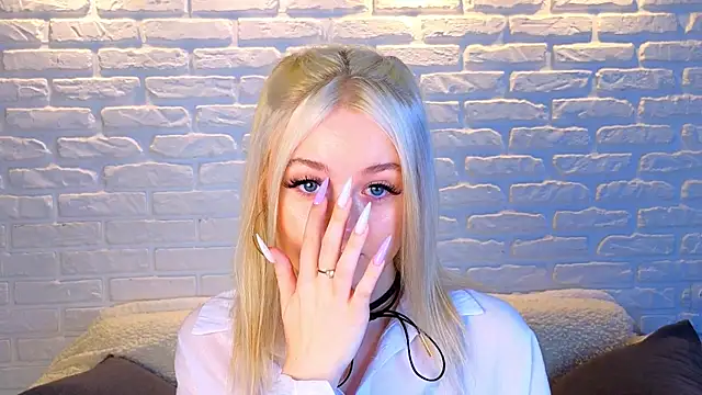 Snapshot of minigirl chatting on 03/21/25, 04:06 minigirl online show from 03/21/25, 04:06