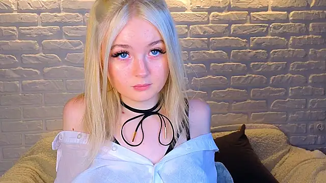 Snapshot of minigirl chatting on 03/21/25, 10:17 minigirl online show from 03/21/25, 10:17