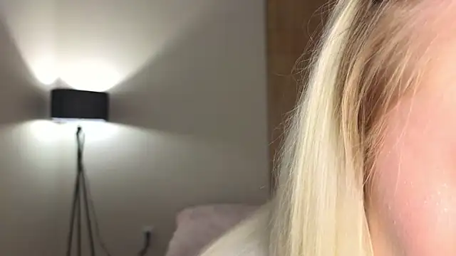 Snapshot of minigirl chatting on 02/28/26, 04:08 minigirl online show from 02/28/26, 04:08