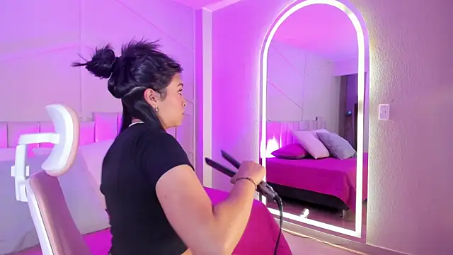 Snapshot of Eimmy_bm chatting on 10/12/25, 11:09 Eimmy bm online show from 10/12/25, 11:09