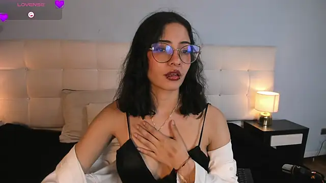 Moon  April online show from 12/17/25, 08:37