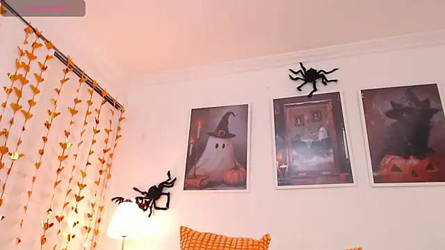 Valen ross  online show from 10/10/25, 11:48