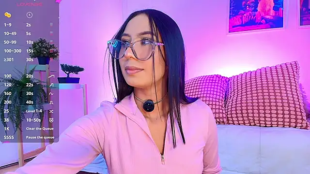 Snapshot of Valen_ross_ chatting on 01/08/26, 10:56 Valen ross online show from 01/08/26, 10:56