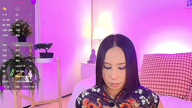 Snapshot of Valen_ross_ chatting on 02/12/26, 09:43 Valen ross online show from 02/12/26, 09:43