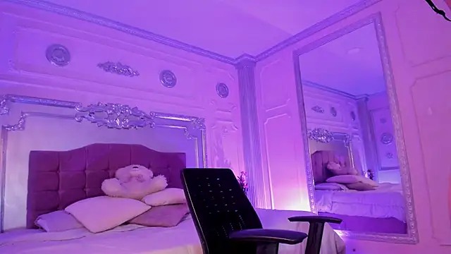 KatianPierce online show from 11/25/25, 07:25