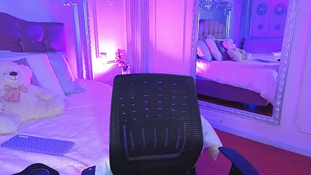 KatianPierce online show from 04/23/26, 08:00