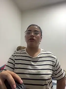 pareja curiosa19 online show from 04/01/26, 02:23