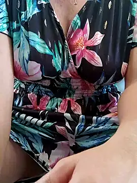 emiliemilf online show from 11/06/25, 10:32