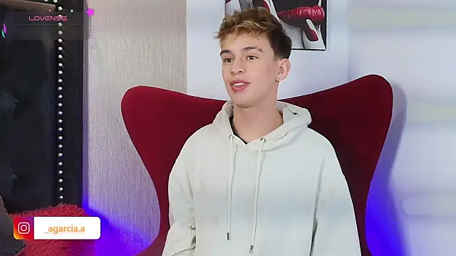 LiamWildx20 online show from 12/22/25, 07:27