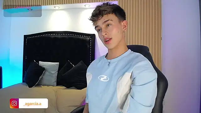 LiamWildx20 online show from 04/19/26, 09:39