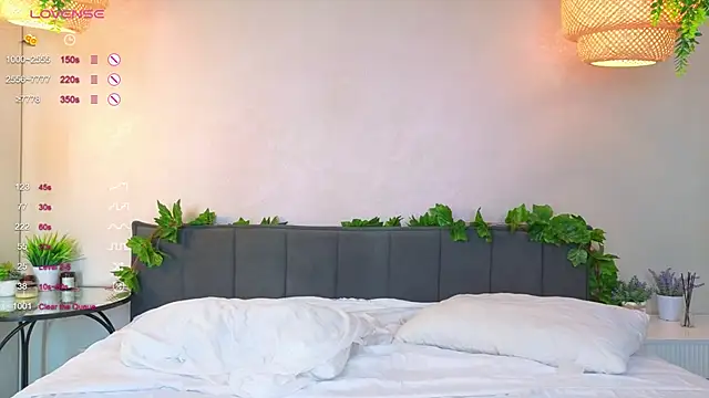 Snapshot of ConstanceHelms chatting on 10/04/25, 05:05 ConstanceHelms online show from 10/04/25, 05:05