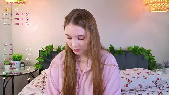 Snapshot of ConstanceHelms chatting on 10/05/25, 05:06 ConstanceHelms online show from 10/05/25, 05:06