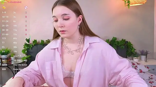 Snapshot of ConstanceHelms chatting on 11/06/25, 06:14 ConstanceHelms online show from 11/06/25, 06:14