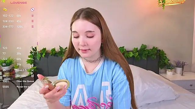 Snapshot of ConstanceHelms chatting on 11/07/25, 05:07 ConstanceHelms online show from 11/07/25, 05:07