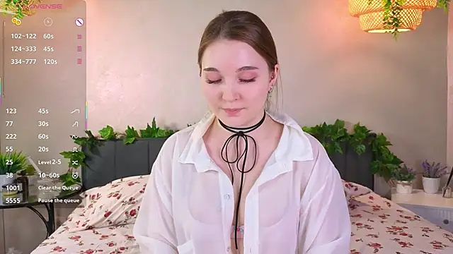 Snapshot of ConstanceHelms chatting on 12/15/25, 05:34 ConstanceHelms online show from 12/15/25, 05:34