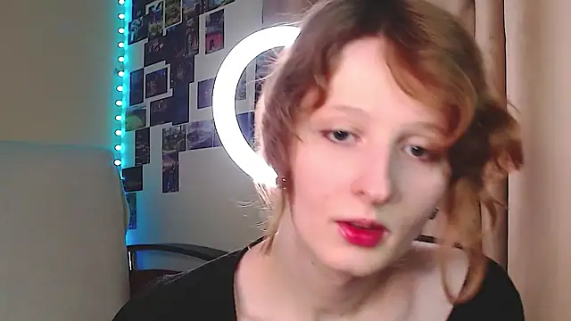 Snapshot of c0ralynx chatting on 09/18/25, 08:00 c0ralynx online show from 09/18/25, 08:00