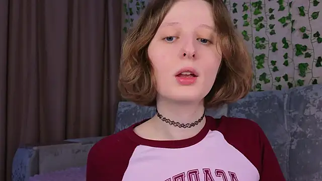 Snapshot of c0ralynx chatting on 12/15/25, 06:23 c0ralynx online show from 12/15/25, 06:23