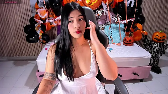 Nicolee19 online show from 11/08/25, 10:59