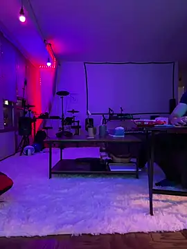 VicS119717 online show from 04/18/26, 04:27