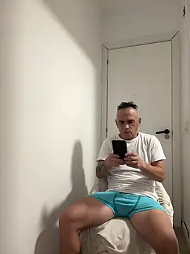 Snapshot of mateocali25 chatting on 07/18/26, 02:10 mateocali25 online show from 07/18/26, 02:10