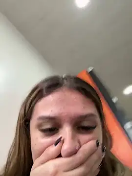 Snapshot of aliisonn__parker26 chatting on 03/18/25, 07:10 aliisonn parker26 online show from 03/18/25, 07:10