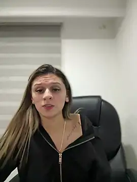 Snapshot of aliisonn__parker26 chatting on 03/21/25, 01:56 aliisonn parker26 online show from 03/21/25, 01:56