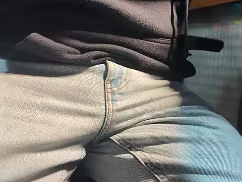 Snapshot of Max_965 chatting on 11/15/25, 06:48 Max 965 online show from 11/15/25, 06:48