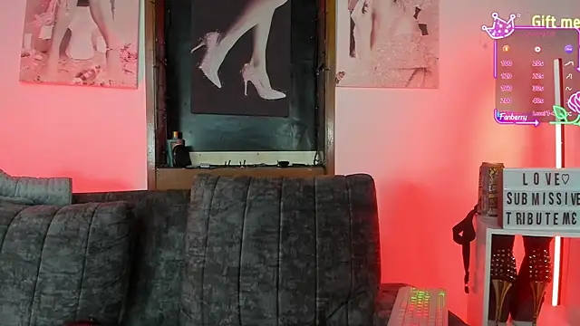  LuanaDabbraccio online show from 10/03/25, 10:51