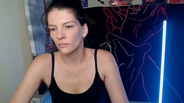 Snapshot of VanessaRey_ chatting on 10/26/25, 07:36 VanessaRey online show from 10/26/25, 07:36