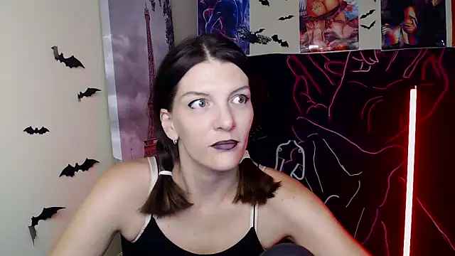 Snapshot of VanessaRey_ chatting on 10/28/25, 08:07 VanessaRey online show from 10/28/25, 08:07