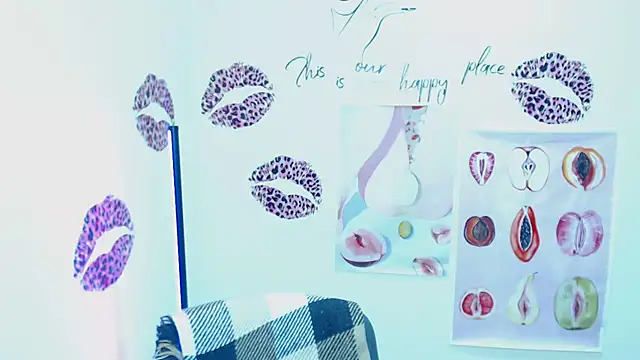 Snapshot of VanessaRey_ chatting on 11/14/25, 07:18 VanessaRey online show from 11/14/25, 07:18