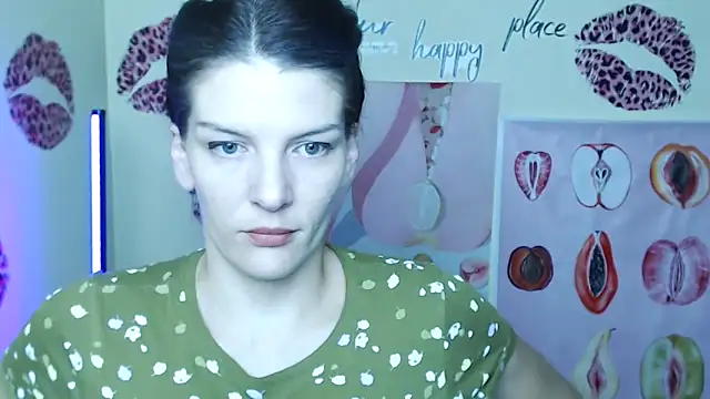 Snapshot of VanessaRey_ chatting on 11/15/25, 07:05 VanessaRey online show from 11/15/25, 07:05