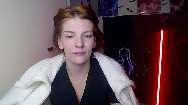 Snapshot of VanessaRey_ chatting on 11/17/25, 05:57 VanessaRey online show from 11/17/25, 05:57